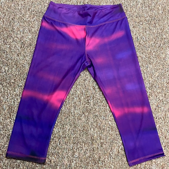 Take a Walk purple & pink yoga Capri pants - size Medium - Picture 2 of 11